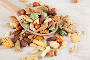 Rice Crackers with Nuts