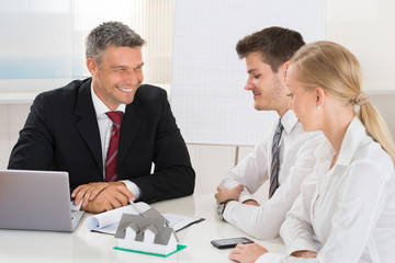 Obraz premium Couple Consulting Estate Agent