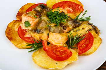 Roasted salmon with potato and tomato
