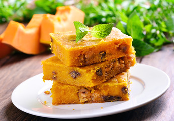 Pumpkin cake with nuts