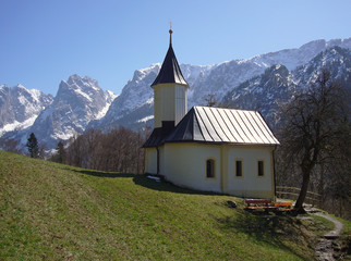 Fototapeta na wymiar Antoniuskapelle im Kaisertal, Tirol