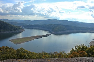Fototapeta premium Blick auf den Edersee bei Niedrigwasser 