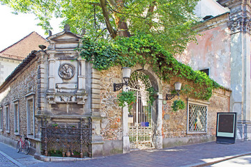 Fototapeta na wymiar Old Gate
