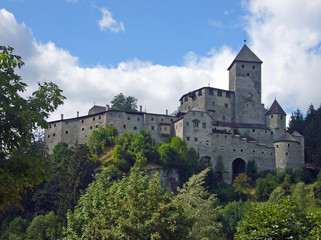 Fototapeta na wymiar Burg Taufers im Ahrntal, Südtirol 