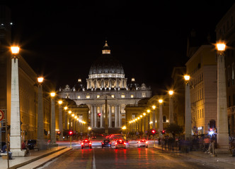 Fototapeta na wymiar Basilica of Saint Peter in Vatican at night