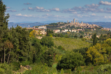 Fototapeta na wymiar Vista panoramica del borgo di San Gimignano in Toscana.