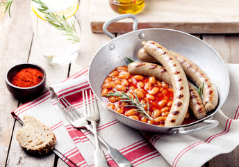 Grilled sausages with beans in tomato sauce