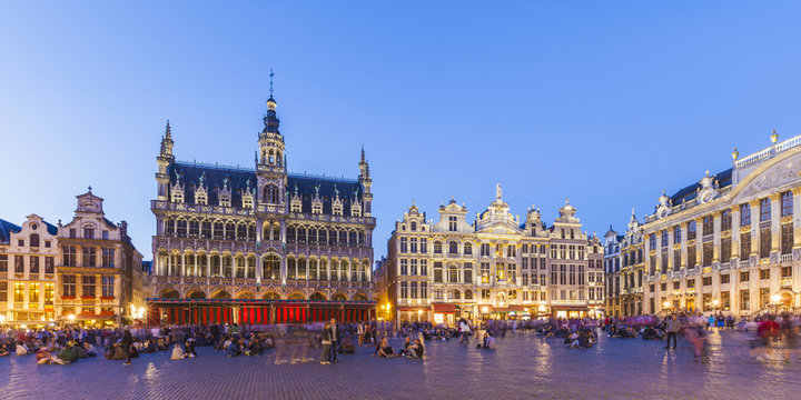 Belgium, Brussels, Grand Place, Grote Markt, Maison du Roi in the evening