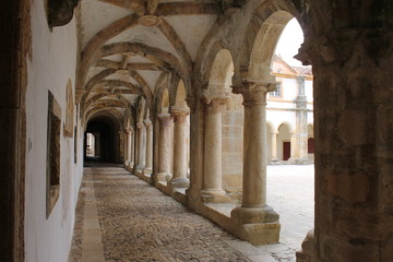 Fototapeta na wymiar Perspectiva de um claustro maneirista no Convento de Cristo em Tomar.