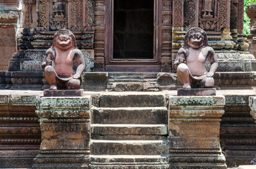 Naklejka premium Ancient statues in Banteay Srei temple, Siem Reap,Cambodia