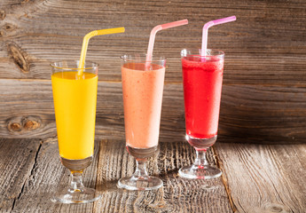 verschiedene frische Säfte