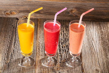 verschiedene frische Säfte