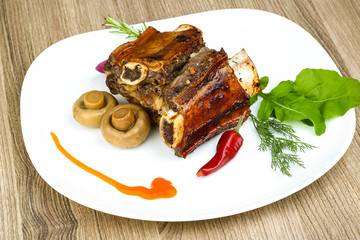 Roasted beef ribs