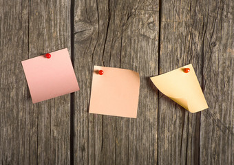 note papers on wooden background