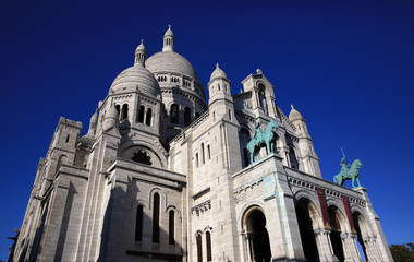 Fototapeta na wymiar Sacre Coeur Basilica on Montmartre, Paris, France.