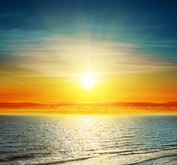 Panele Szklane Podświetlane  dobry zachód słońca nad ciemniejszym morzem?
