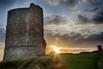 Hadleigh Castle: An Old Medival Derelict Castle © leegillion