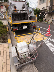 道路のライン引きの機械　