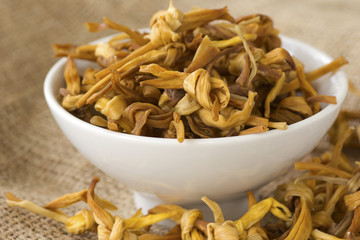 Knotted Lily Buds; Non sharpened file