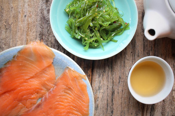 Smoked salmon and seaweed salad with hot tea