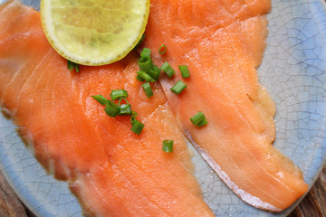 Smoked salmon with lemon
