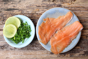 Smoked salmon with lemon