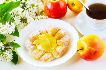 rolls with apples