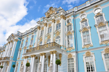 Fototapeta na wymiar Catherine Palace and Blue sky