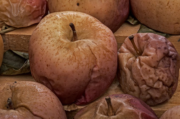 Naturaleza muerta, Manzanas secas.deshidratadas.