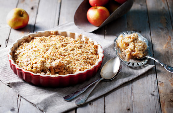 Apple crumble  with  fresh apples