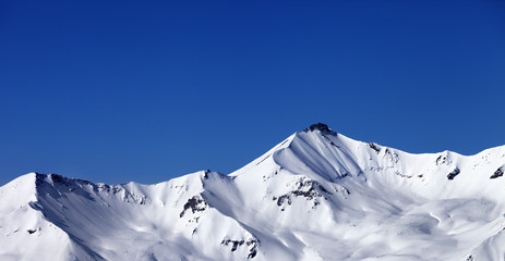 Fototapeta na wymiar Panoramic view on off-piste snowy slope
