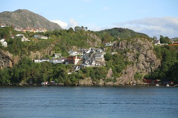 Fototapeta na wymiar Norwegen, Bergen, Küstenstreifen, Ortschaft
