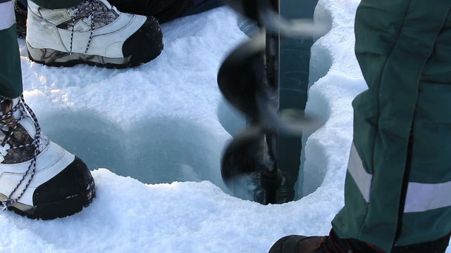 Polar scientists drilled a hole in the ice to take samples of sea water at the North Pole.