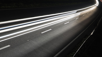 Fototapeta premium Verkehr/ Autobahn/ Schnellstraße bei Nacht