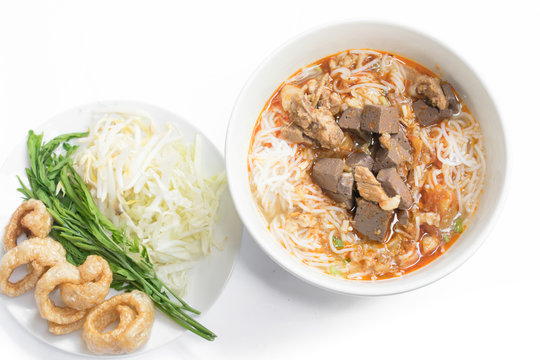 Ka-Nom-Jeen , famous food of Northern Thailand