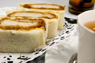 ロースカツサンドとダージリン紅茶