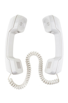 zwei Telefone Empfänger mit einem Kabel verbunden