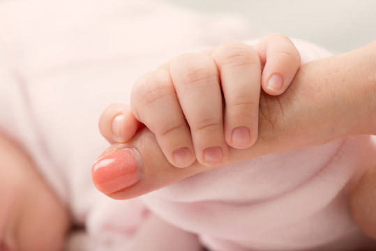 Mani di neonato