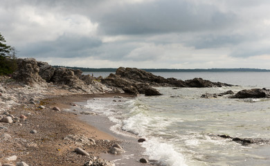 Fototapeta na wymiar Felsenküste im Osten der Insel Gotland, Schweden, in der Nähe des Küstenortes Ljugarn.