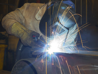 Schwei&szlig;er in der Fabrik