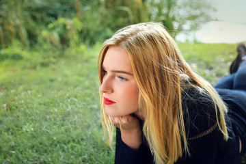 Fototapeta premium Girl in the park