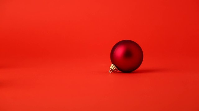 Palline di Natale colorate che rotolano e rimbalzano #3