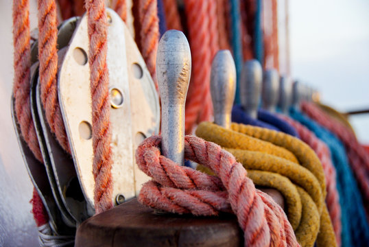 Tall ship pin rail
