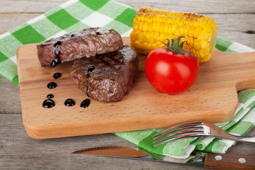 Steak with grilled corn and tomato