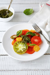tomato salad with pesto