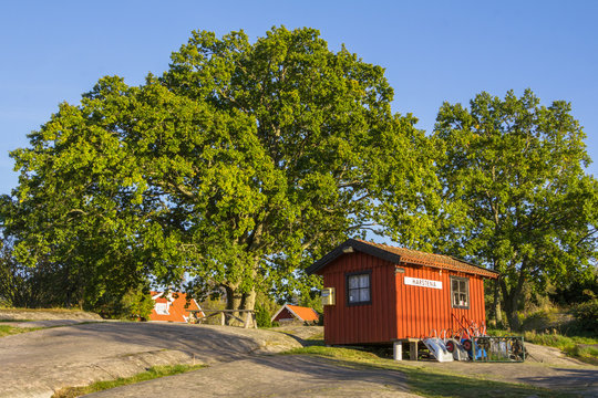 Postoffice and library on the island Harstena in Sweden, princip