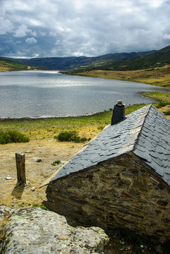 Shepherd's hut in the Tera Valley