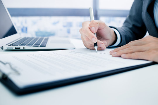 Business man signing a contract