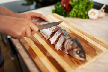 Obraz premium girl cut slice of fish