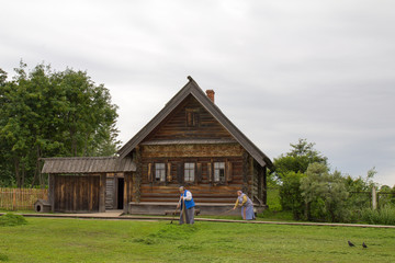 Золотое кольцо России. Суздаль. Вид старого деревянного дома. © 1802185
